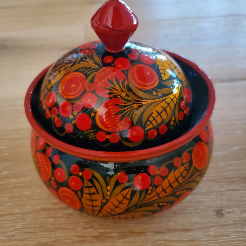 Traditional Russian Khokhloma Lacquered Lidded Jar Strawberry Pattern